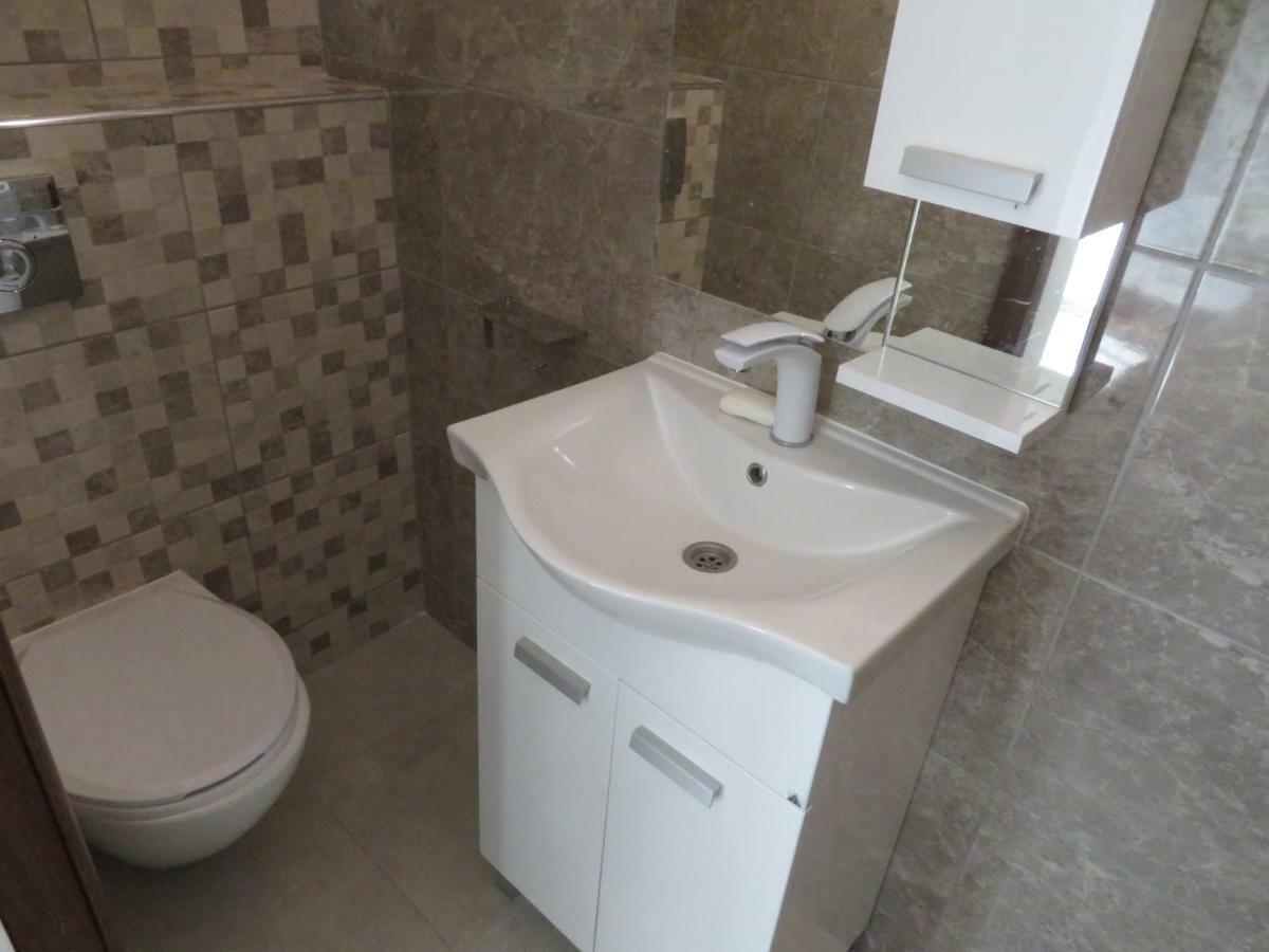 Vila Velvet Hotel Starigrad Paklenica Buitenkant foto