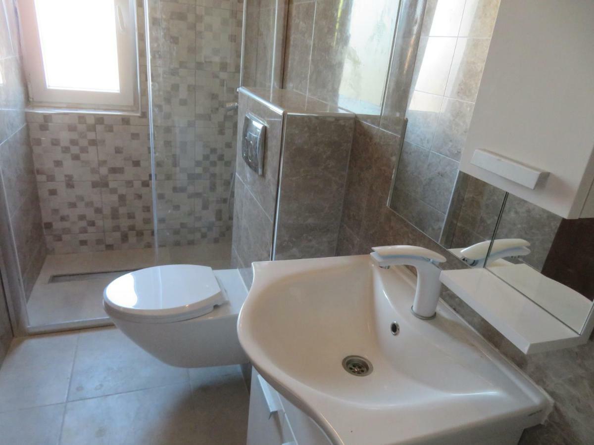 Vila Velvet Hotel Starigrad Paklenica Buitenkant foto