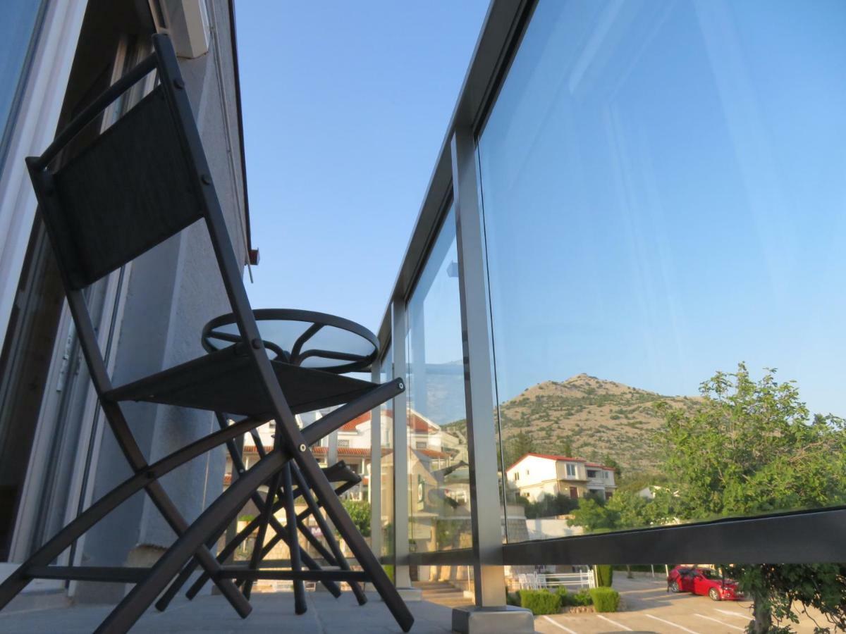 Vila Velvet Hotel Starigrad Paklenica Buitenkant foto