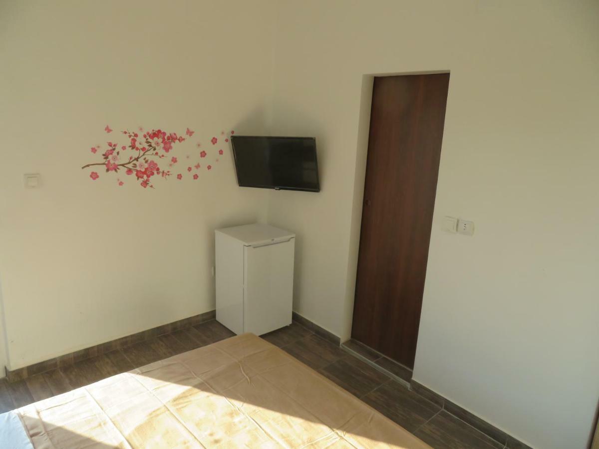 Vila Velvet Hotel Starigrad Paklenica Buitenkant foto