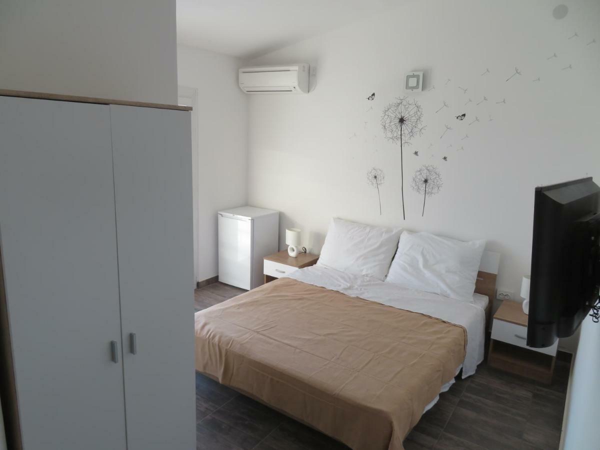 Vila Velvet Hotel Starigrad Paklenica Buitenkant foto